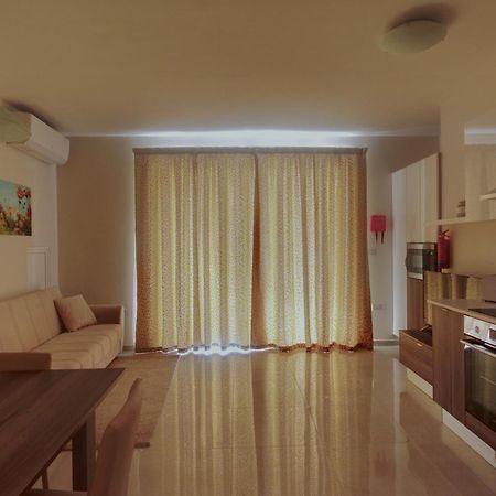 Marbella Holiday Apartments - Seafront - Wifi マルサスカーラ エクステリア 写真