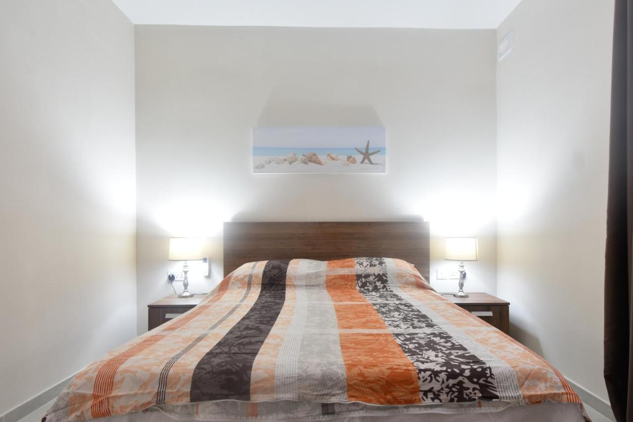 Marbella Holiday Apartments - Seafront - Wifi マルサスカーラ エクステリア 写真